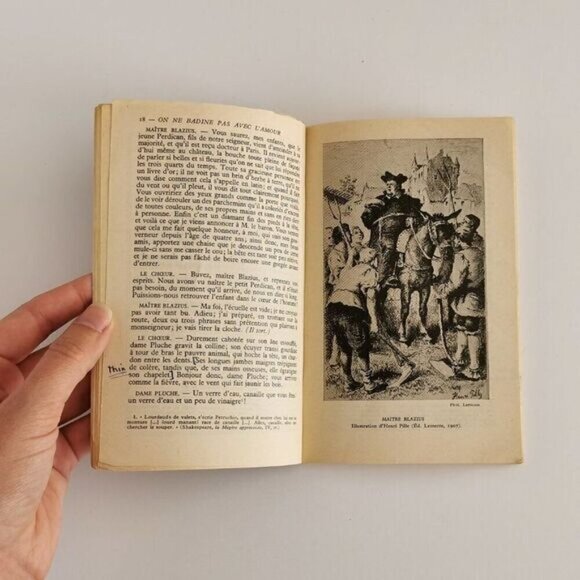 On ne badine pas avec l'amour (No Trifling with Love) French Play Pocket Book - Picture 8 of 11